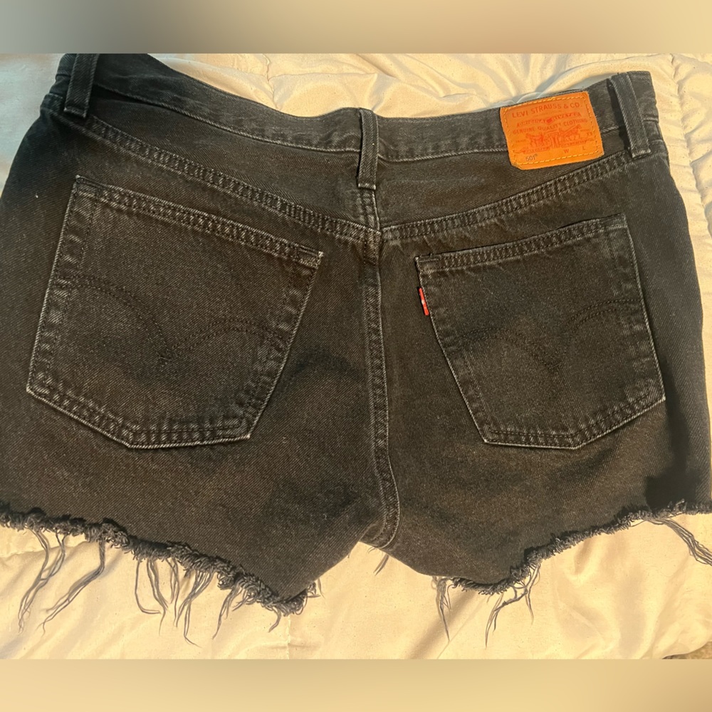 Selling these black Levi shorts, fits waist 28!